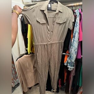 FASHION NOVA JUMPSUIT OLIVE GREEN